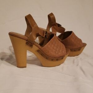 Report Isabella Tan Basket Weave Platform Heels Sandals 70's Inspired Size 9